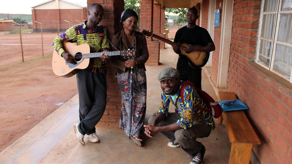 Menes La Plume with musicians. Photograph courtesy of Al Jazeera.